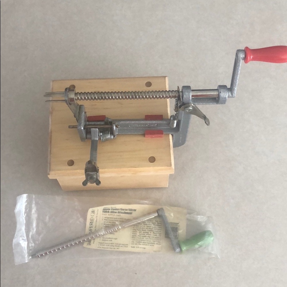 Pampered Chef Apple Peeler/Corer/Slicer(2)
